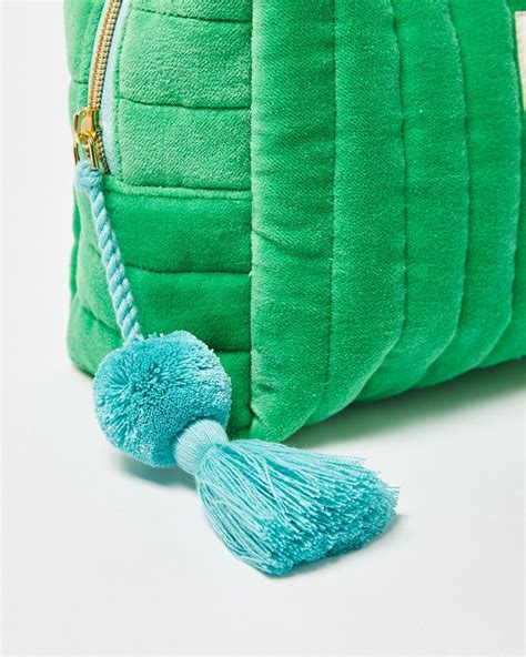 oliver bonas wash bag